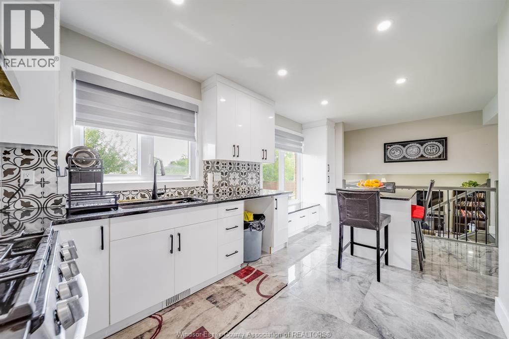 2405 Roxborough Boulevard, Windsor, ON - Indoor