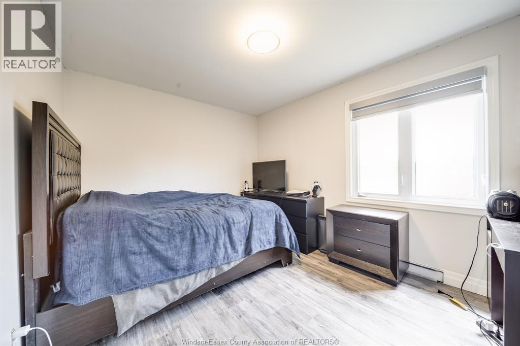 2405 Roxborough Boulevard, Windsor, ON - Indoor Photo Showing Bedroom