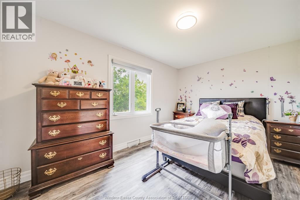 2405 Roxborough Boulevard, Windsor, ON - Indoor Photo Showing Bedroom
