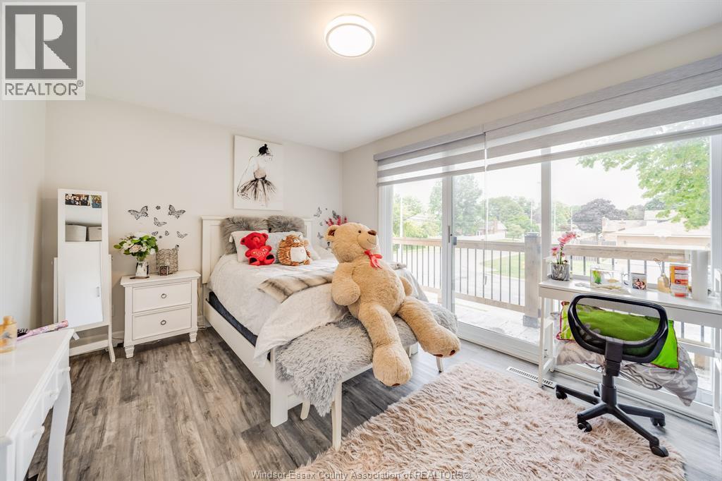 2405 Roxborough Boulevard, Windsor, ON - Indoor Photo Showing Bedroom