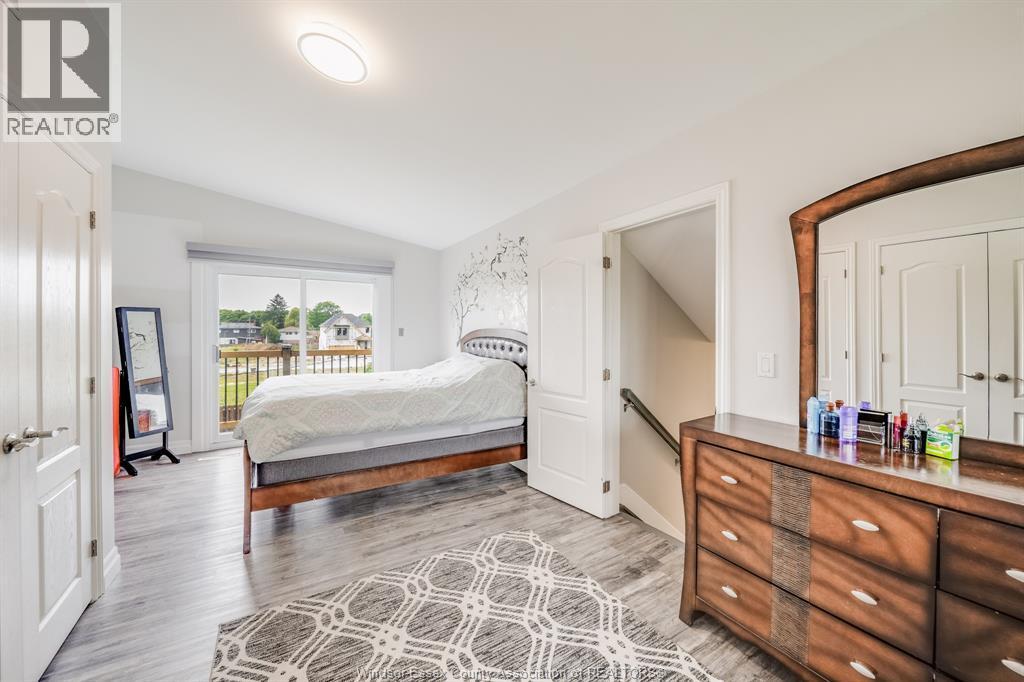 2405 Roxborough Boulevard, Windsor, ON - Indoor Photo Showing Bedroom