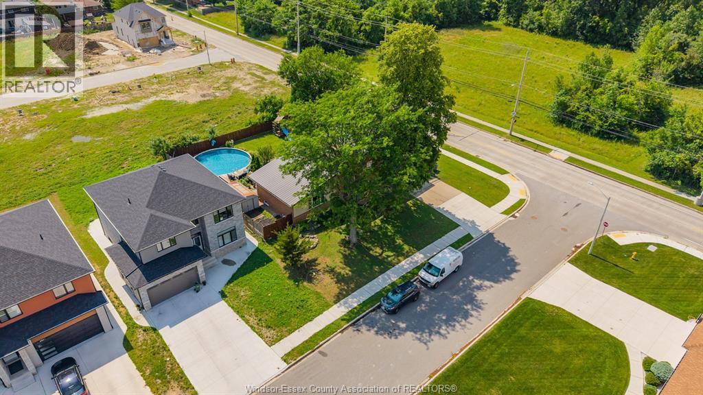 2405 Roxborough Boulevard, Windsor, ON - Outdoor With View