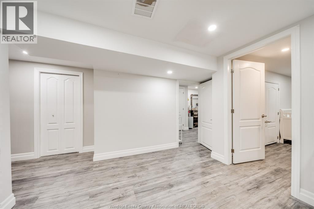 2405 Roxborough Boulevard, Windsor, ON - Indoor Photo Showing Other Room