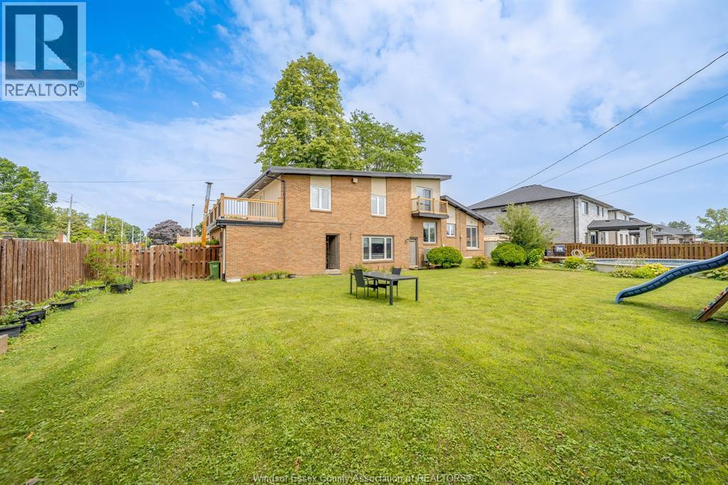 2405 Roxborough Boulevard, Windsor, ON - Outdoor