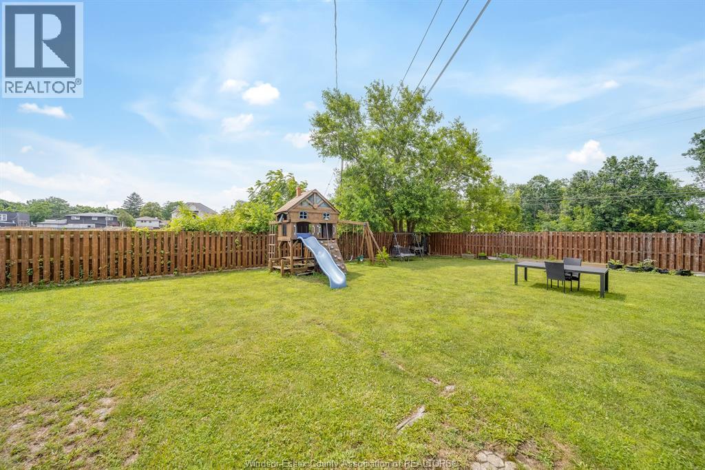 2405 Roxborough Boulevard, Windsor, ON - Outdoor