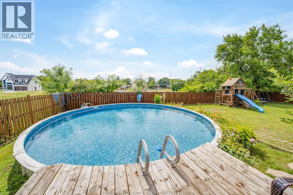 2405 Roxborough Boulevard, Windsor, ON - Outdoor With Above Ground Pool With Backyard