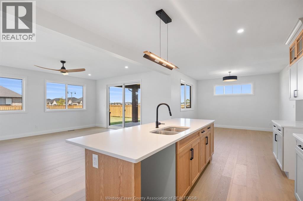 111 Erie Isle Court, Amherstburg, ON - Indoor Photo Showing Kitchen With Double Sink
