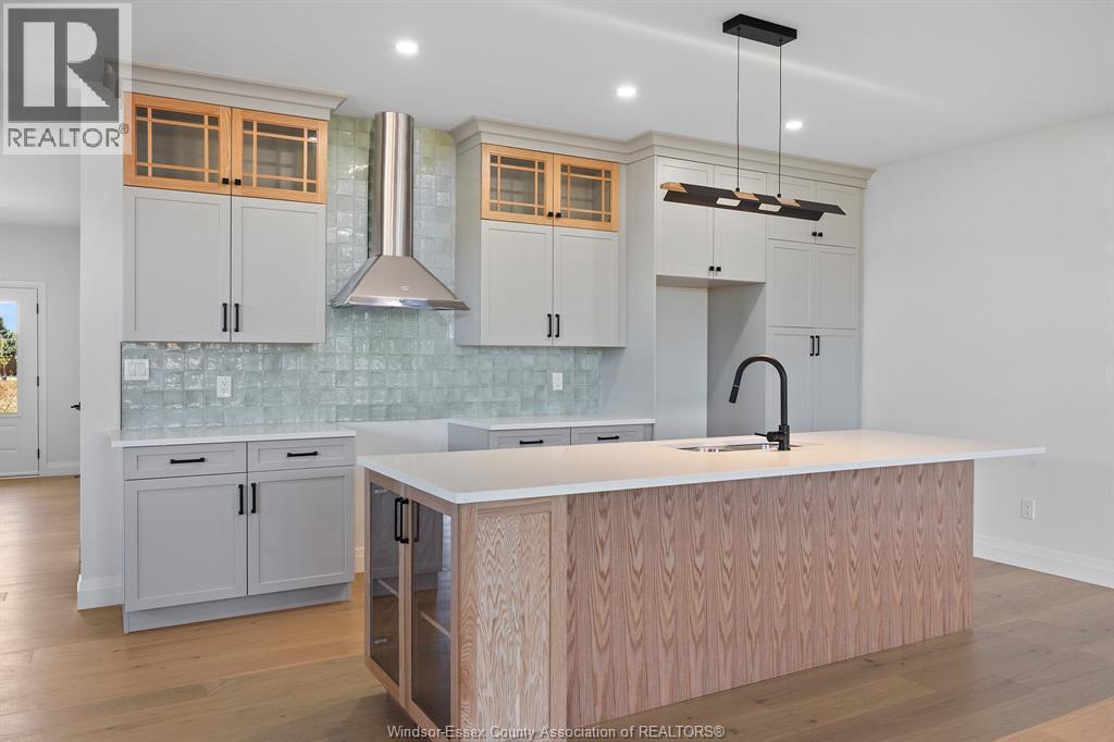 111 Erie Isle Court, Amherstburg, ON - Indoor Photo Showing Kitchen With Upgraded Kitchen