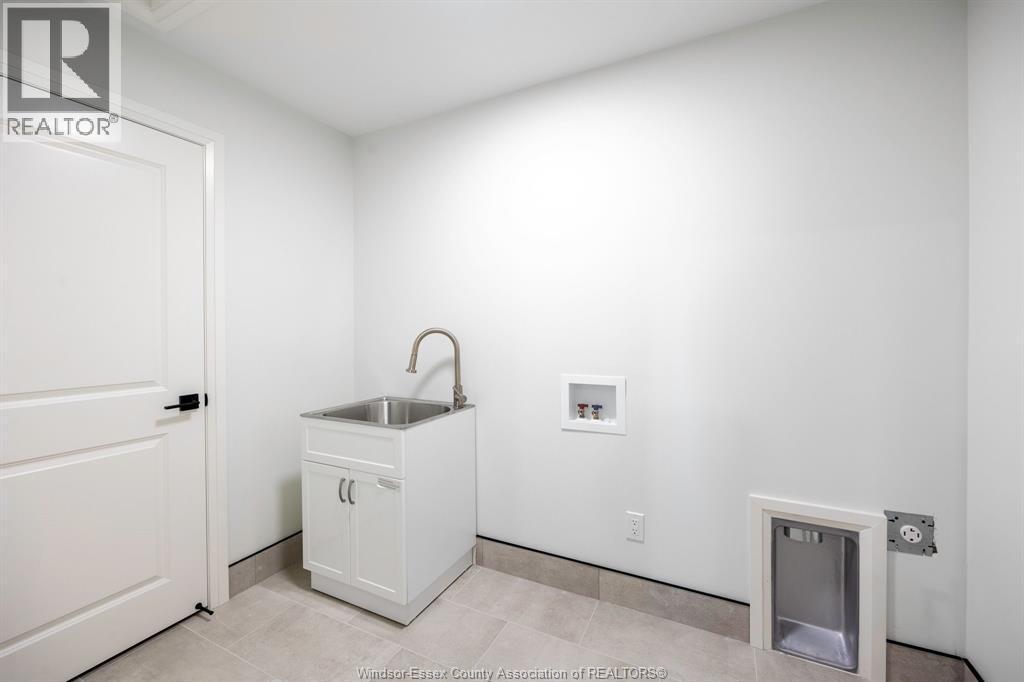 111 Erie Isle Court, Amherstburg, ON - Indoor Photo Showing Other Room