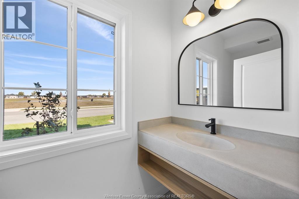 111 Erie Isle Court, Amherstburg, ON - Indoor Photo Showing Bathroom