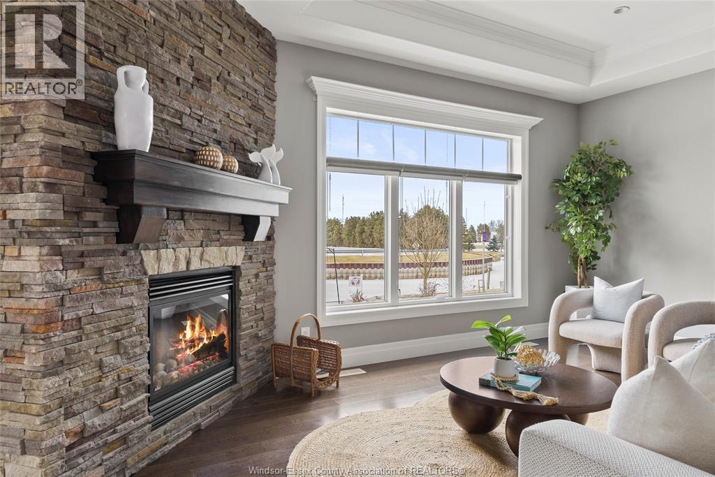 33 Montego Bay Crescent, Kingsville, ON - Indoor Photo Showing Living Room With Fireplace