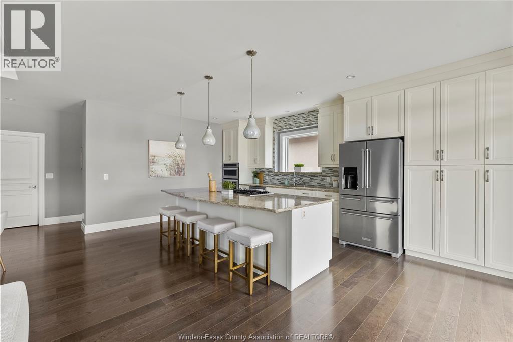 33 Montego Bay Crescent, Kingsville, ON - Indoor Photo Showing Kitchen With Upgraded Kitchen