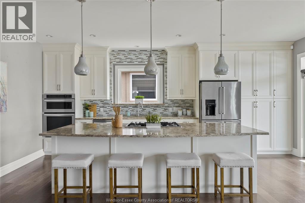33 Montego Bay Crescent, Kingsville, ON - Indoor Photo Showing Kitchen With Upgraded Kitchen