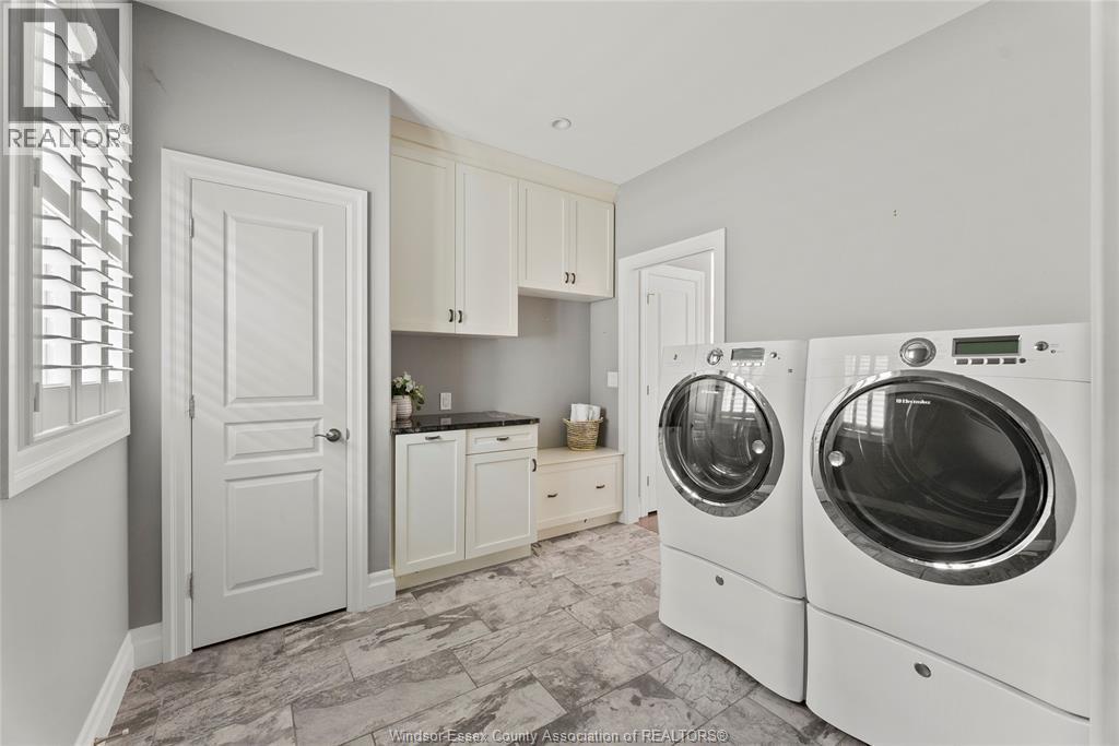 33 Montego Bay Crescent, Kingsville, ON - Indoor Photo Showing Laundry Room