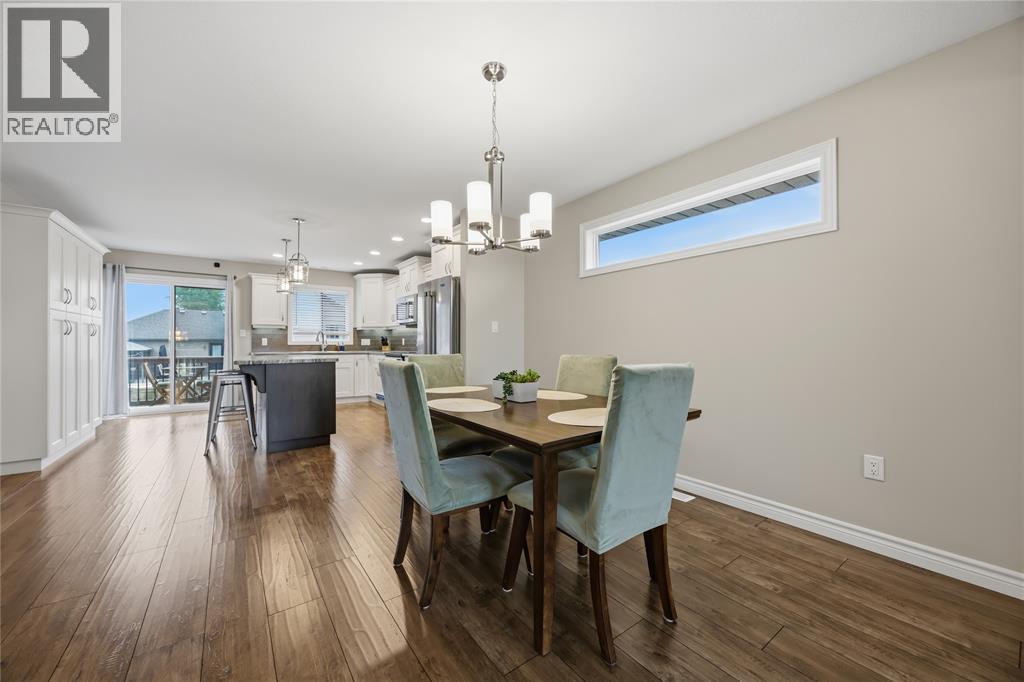 313 Citation Circle, St Clair, ON - Indoor Photo Showing Dining Room