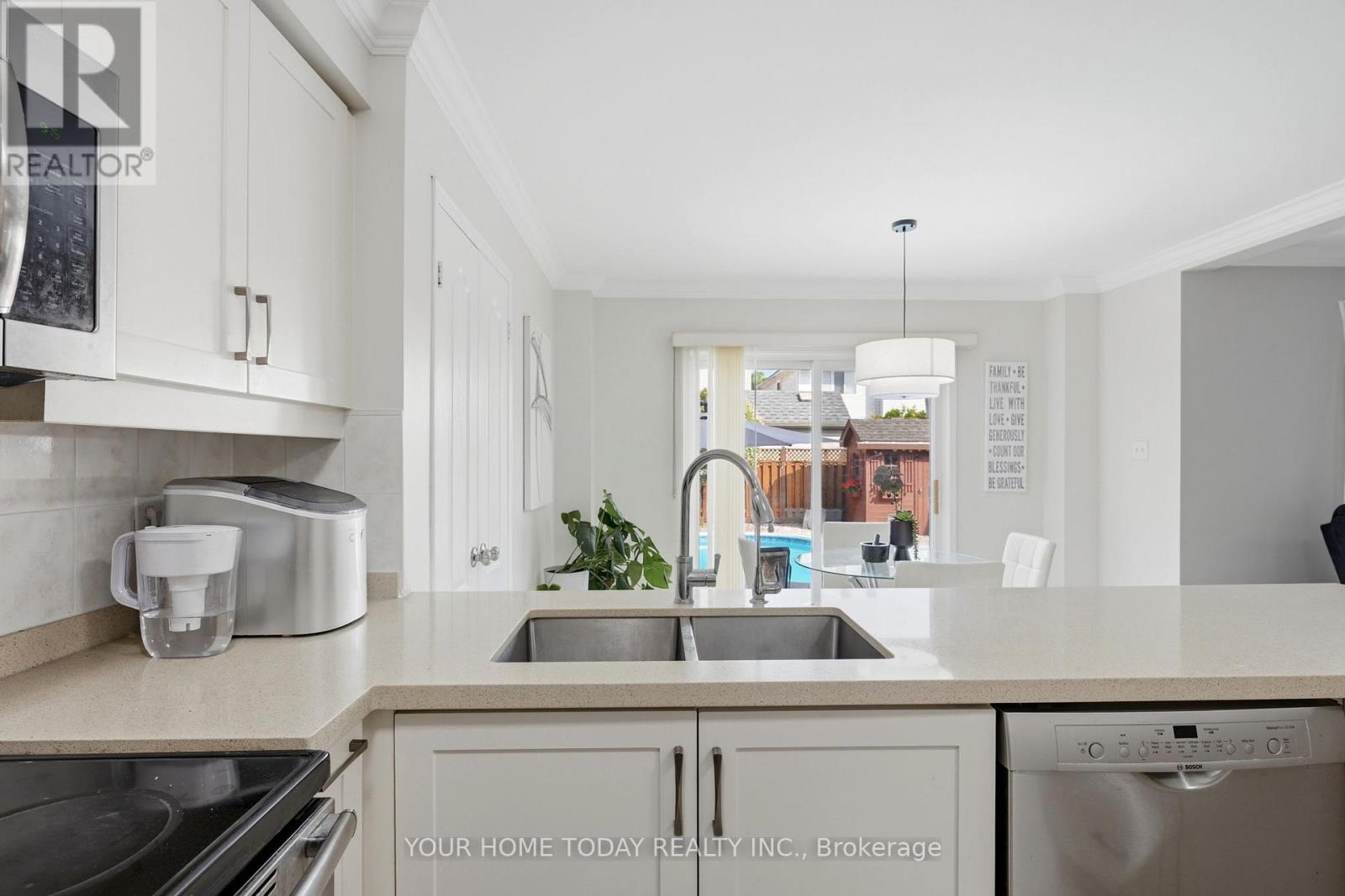 19 Mcnally Street, Halton Hills, ON - Indoor Photo Showing Kitchen