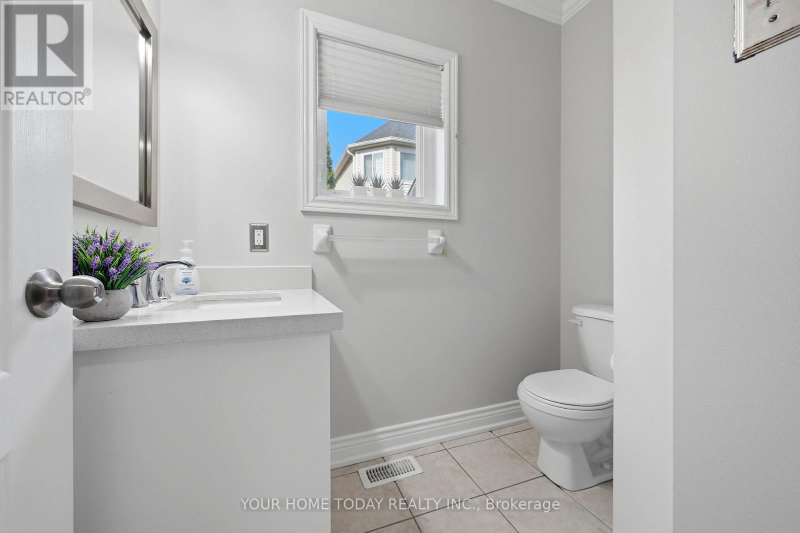 19 Mcnally Street, Halton Hills, ON - Indoor Photo Showing Bathroom
