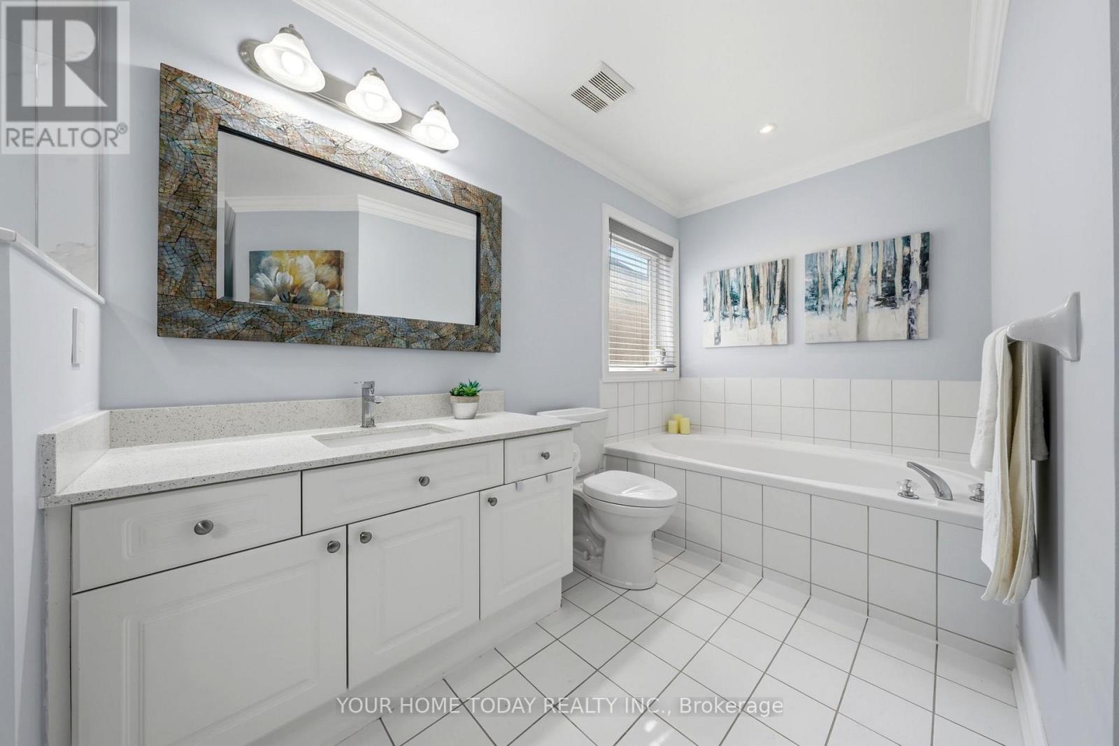 19 Mcnally Street, Halton Hills, ON - Indoor Photo Showing Bathroom