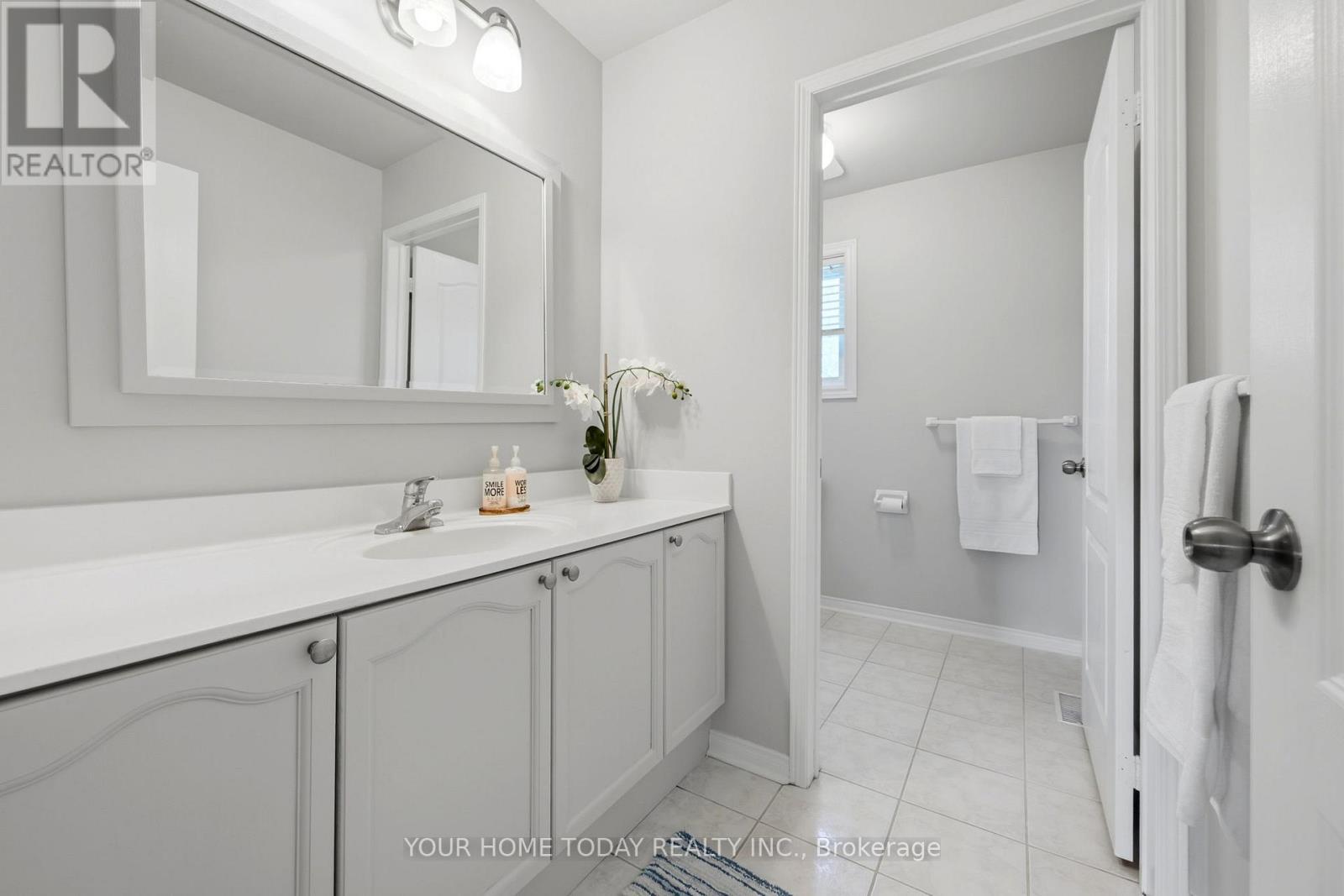 19 Mcnally Street, Halton Hills, ON - Indoor Photo Showing Bathroom