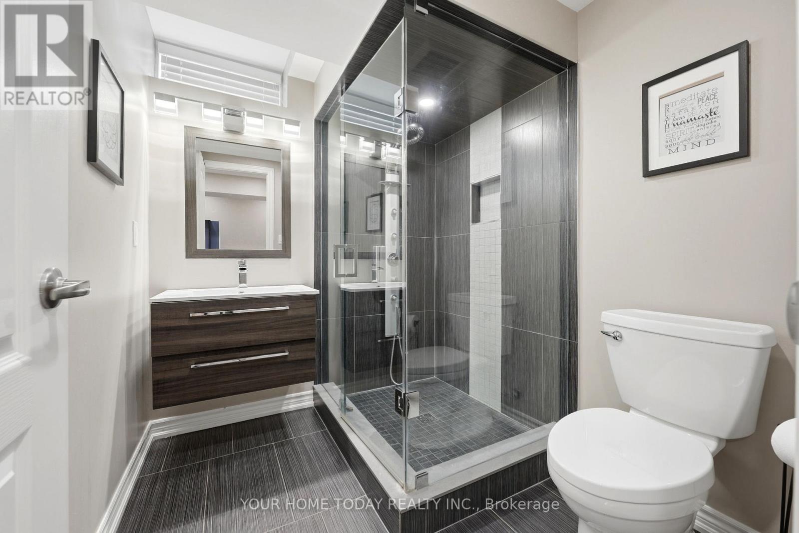 19 Mcnally Street, Halton Hills, ON - Indoor Photo Showing Bathroom