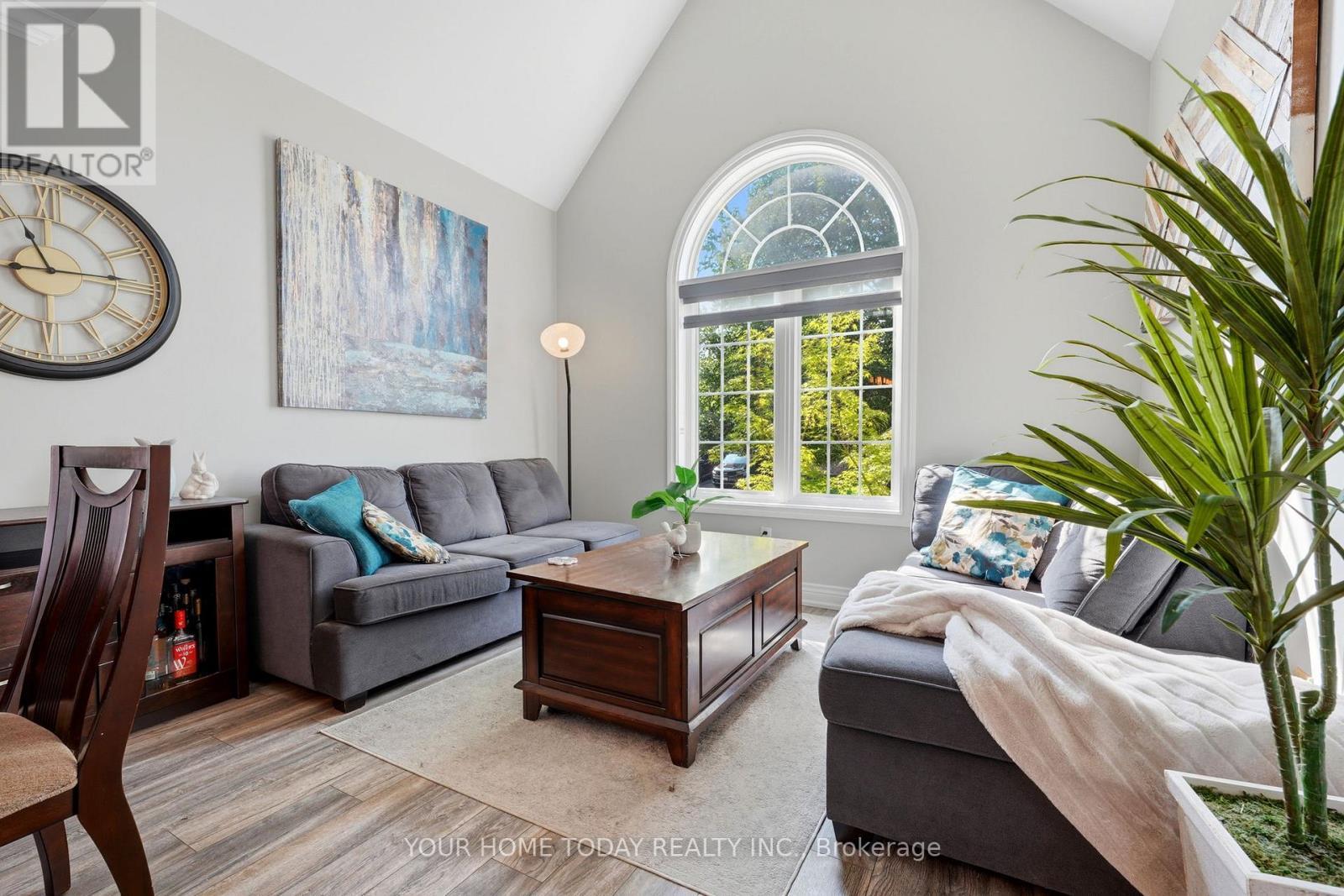 19 Mcnally Street, Halton Hills, ON - Indoor Photo Showing Living Room