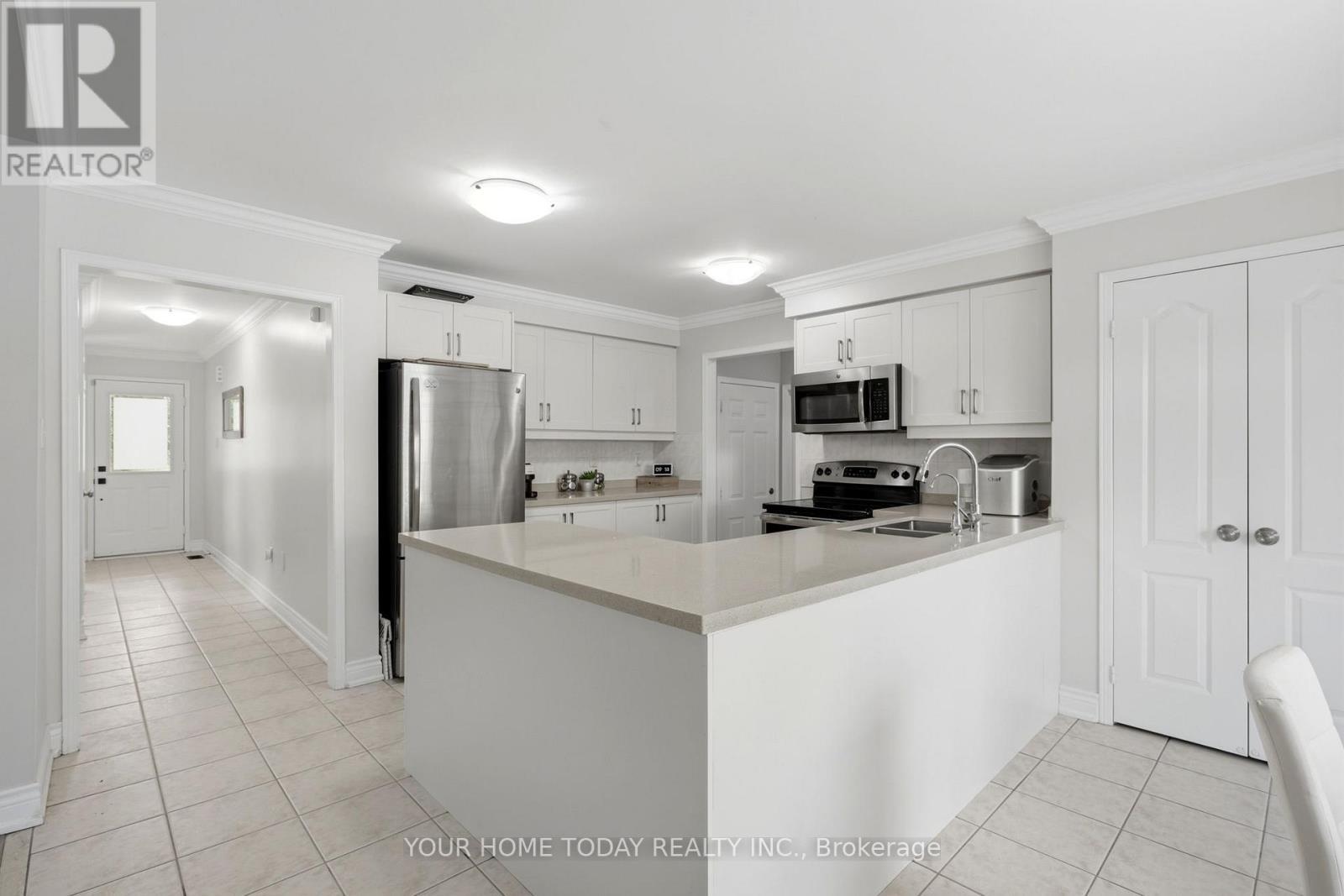 19 Mcnally Street, Halton Hills, ON - Indoor Photo Showing Kitchen