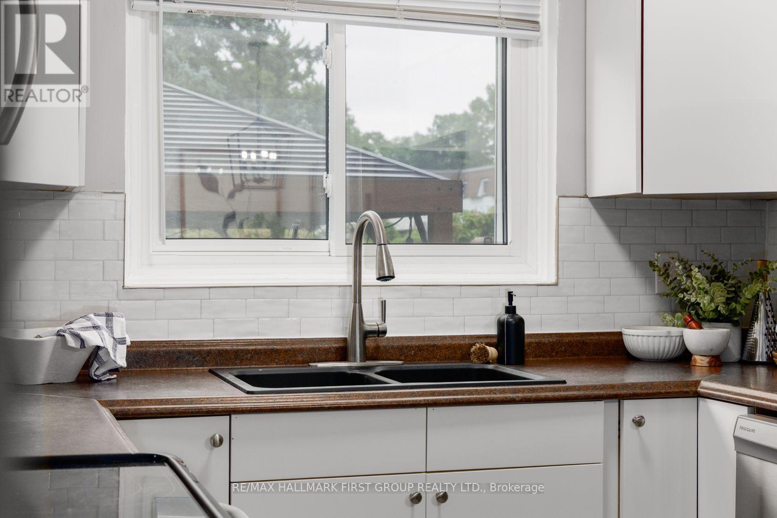 45 - 1300 Oxford Street, Oshawa, ON - Indoor Photo Showing Kitchen With Double Sink