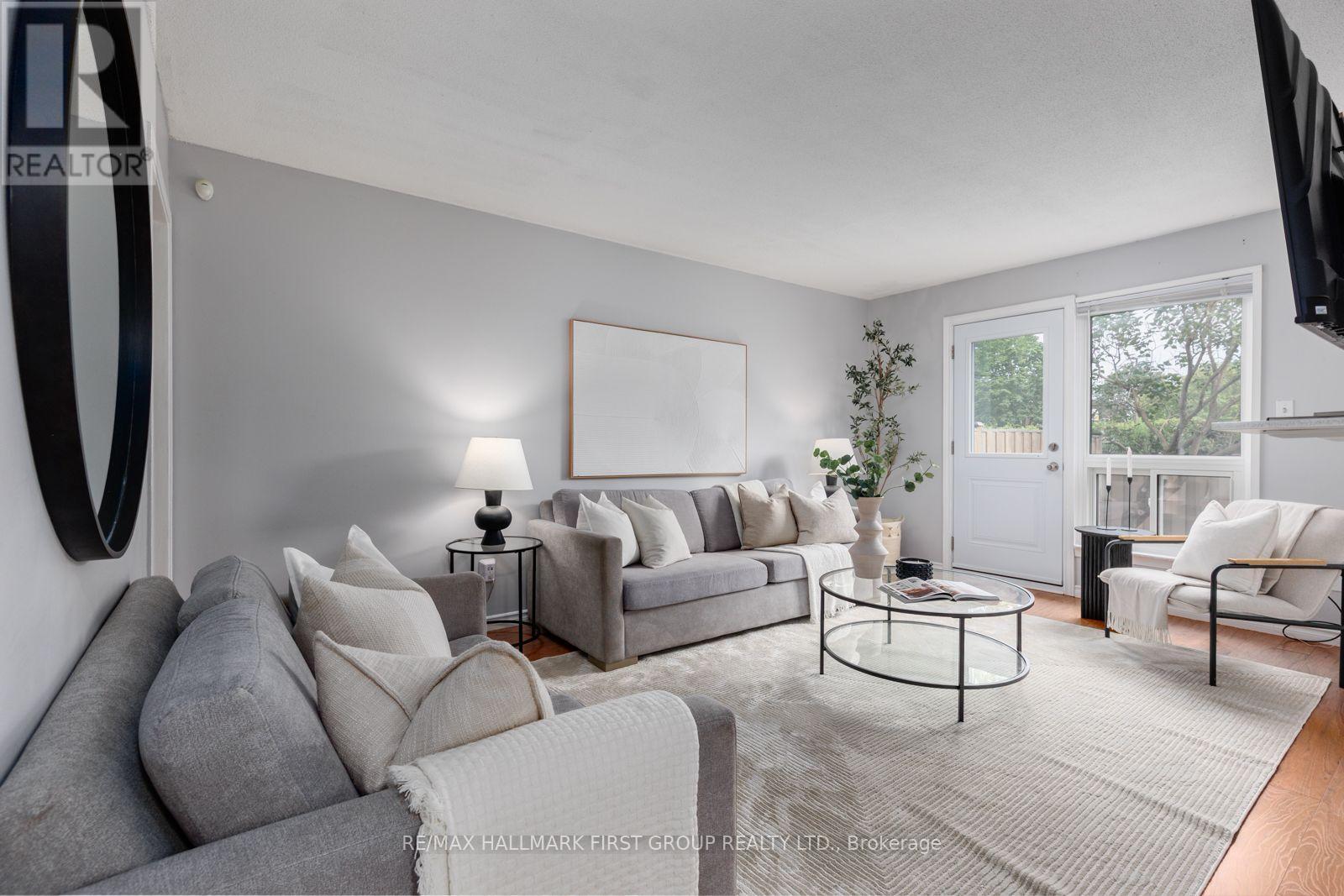 45 - 1300 Oxford Street, Oshawa, ON - Indoor Photo Showing Living Room