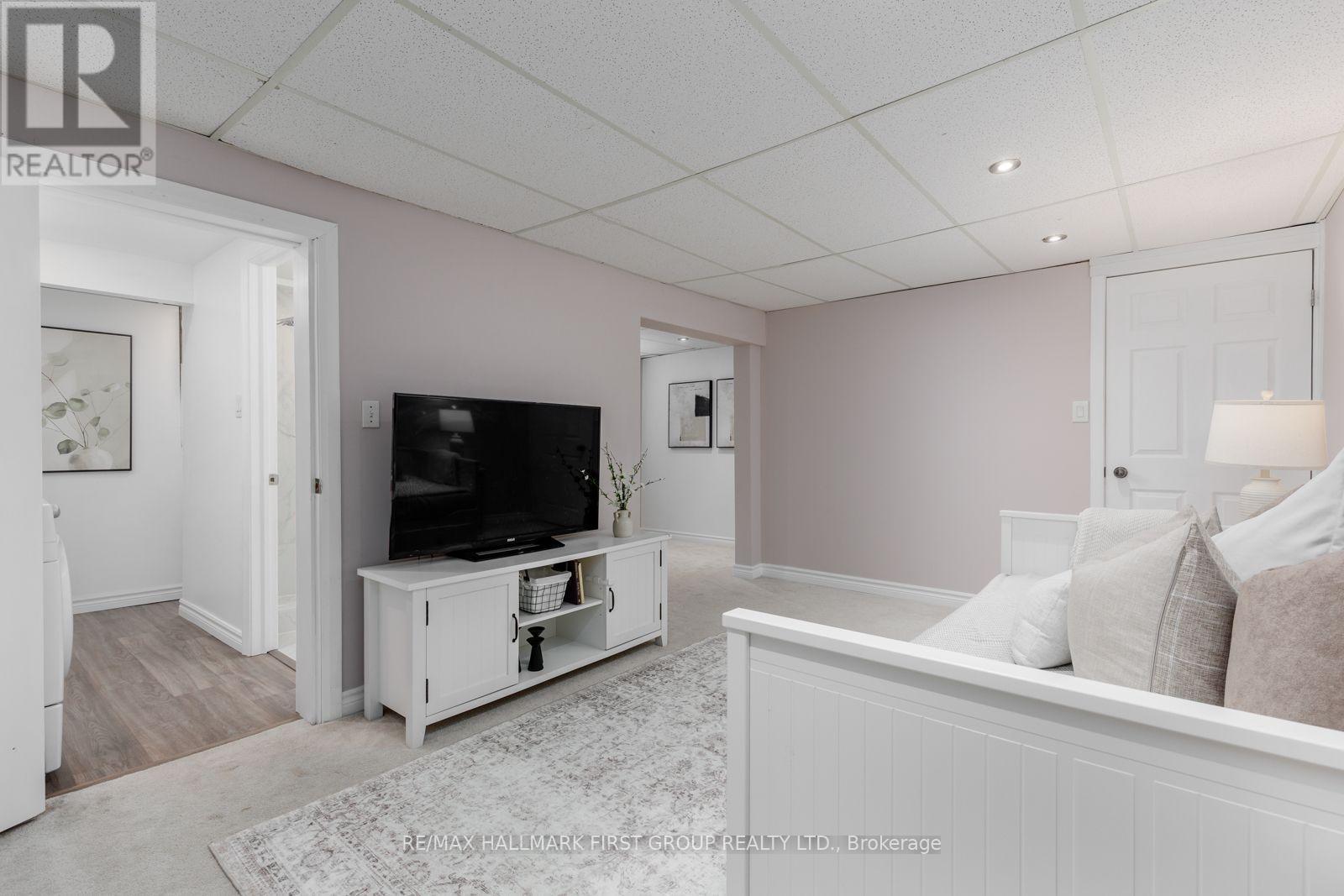 45 - 1300 Oxford Street, Oshawa, ON - Indoor