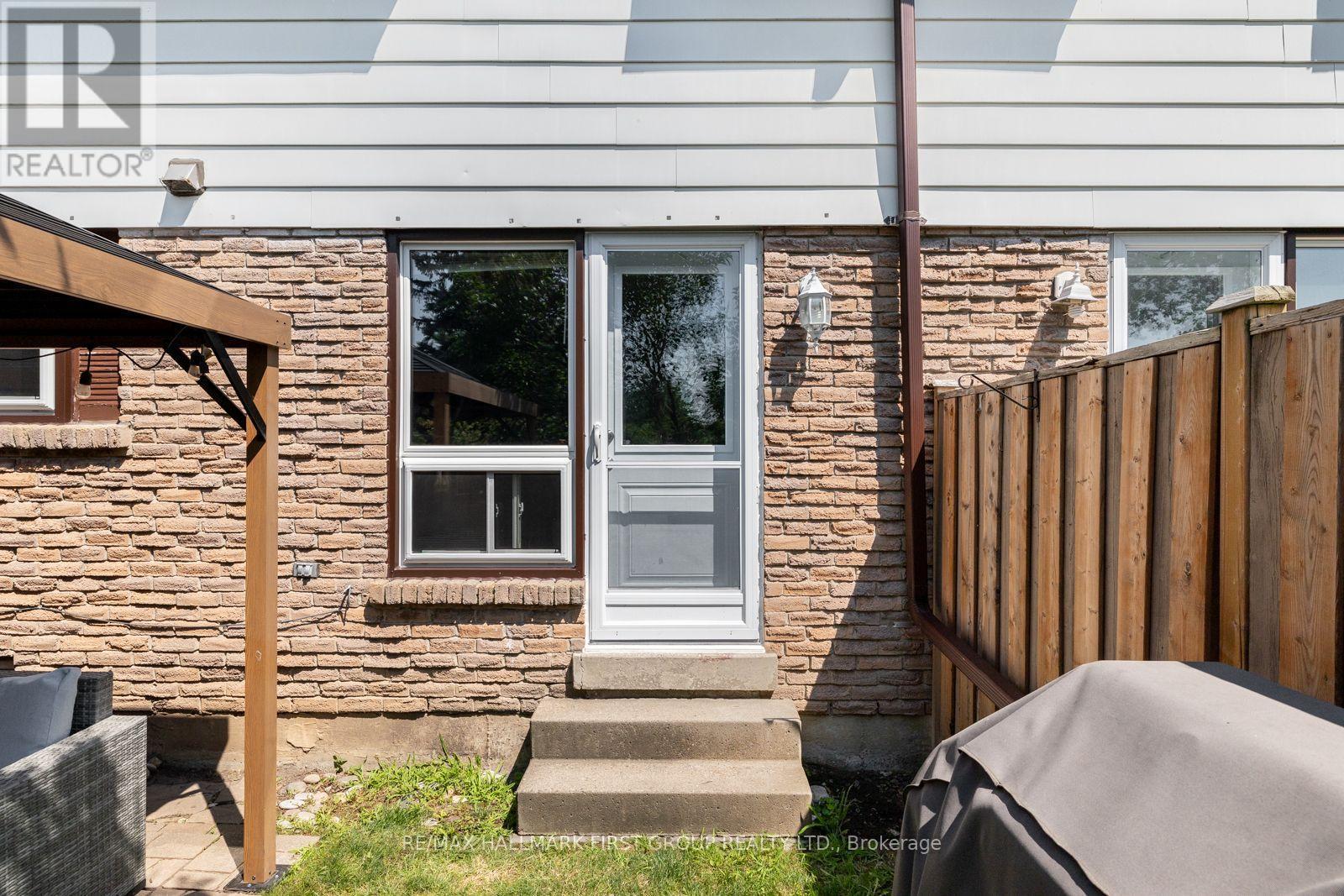 45 - 1300 Oxford Street, Oshawa, ON - Outdoor