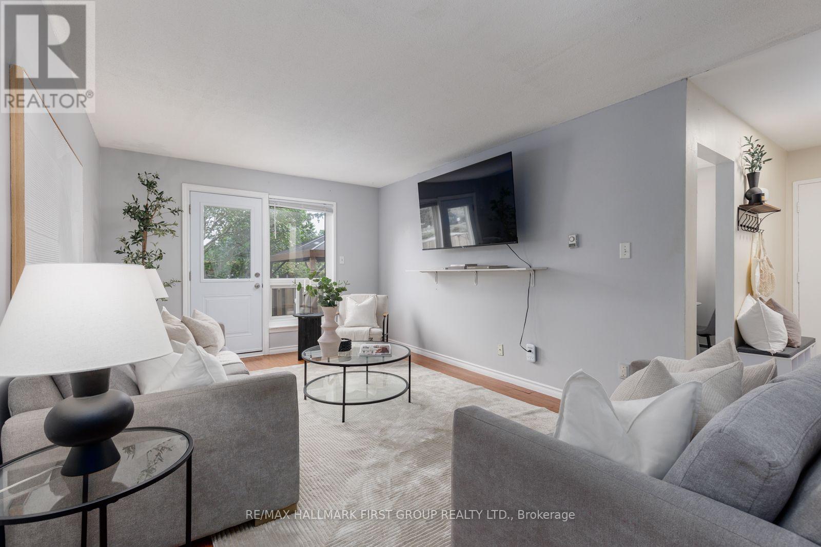 45 - 1300 Oxford Street, Oshawa, ON - Indoor Photo Showing Living Room