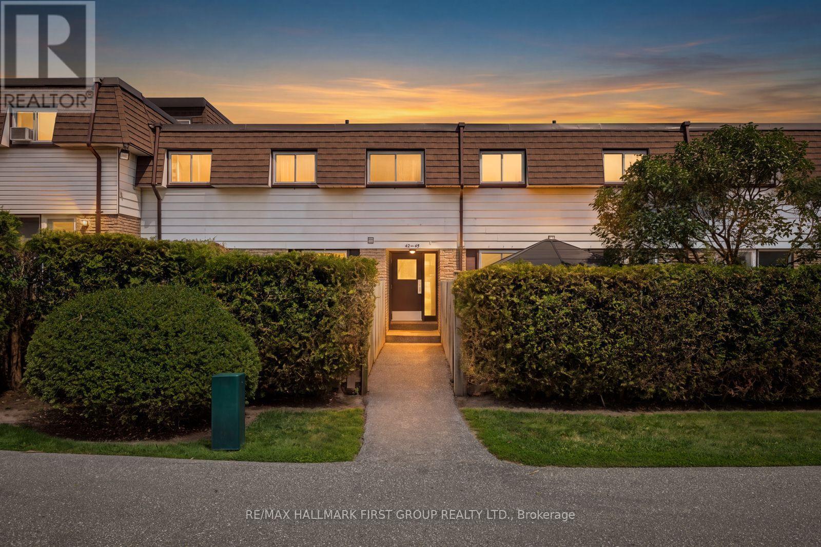 45 - 1300 Oxford Street, Oshawa, ON - Outdoor