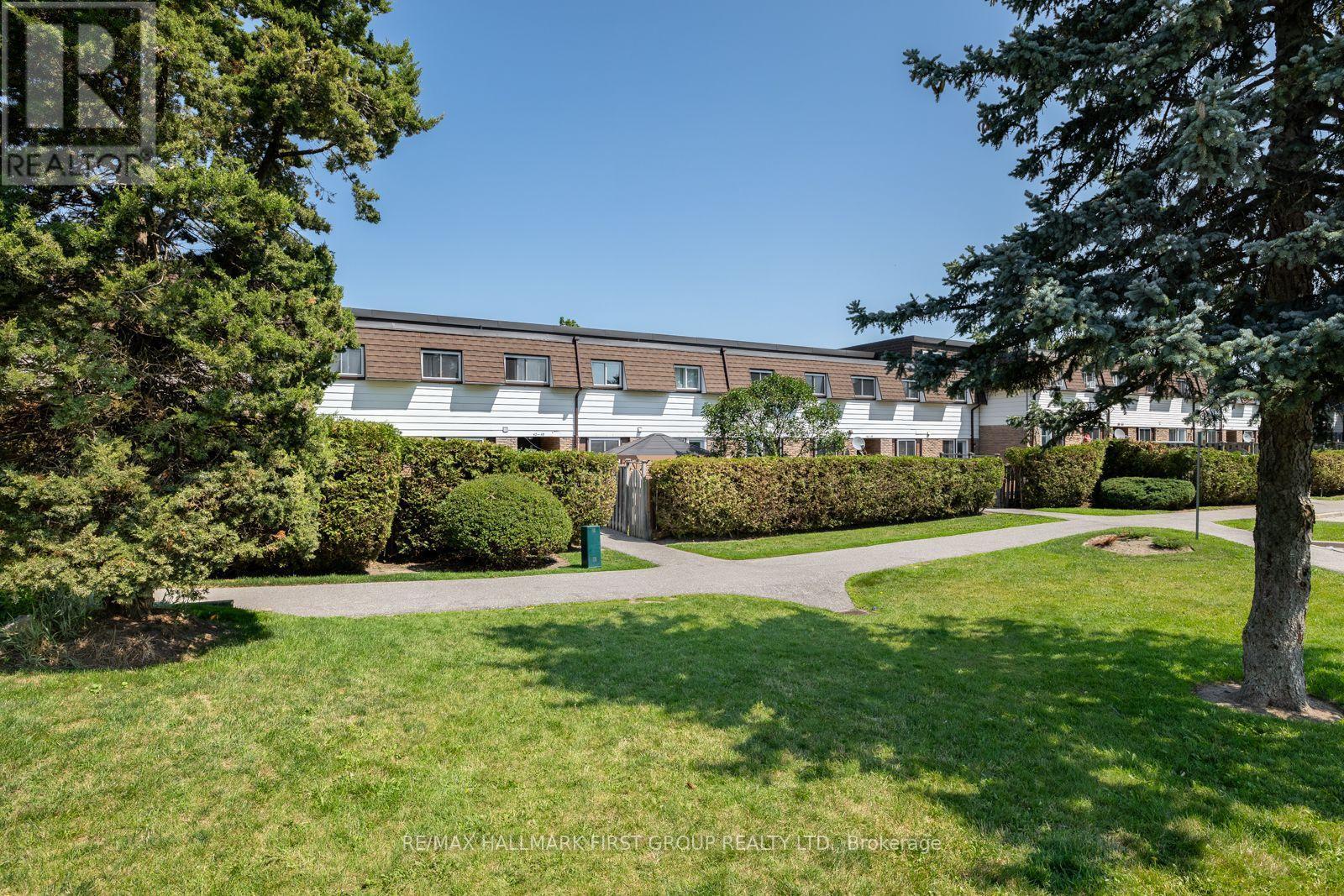 45 - 1300 Oxford Street, Oshawa, ON - Outdoor