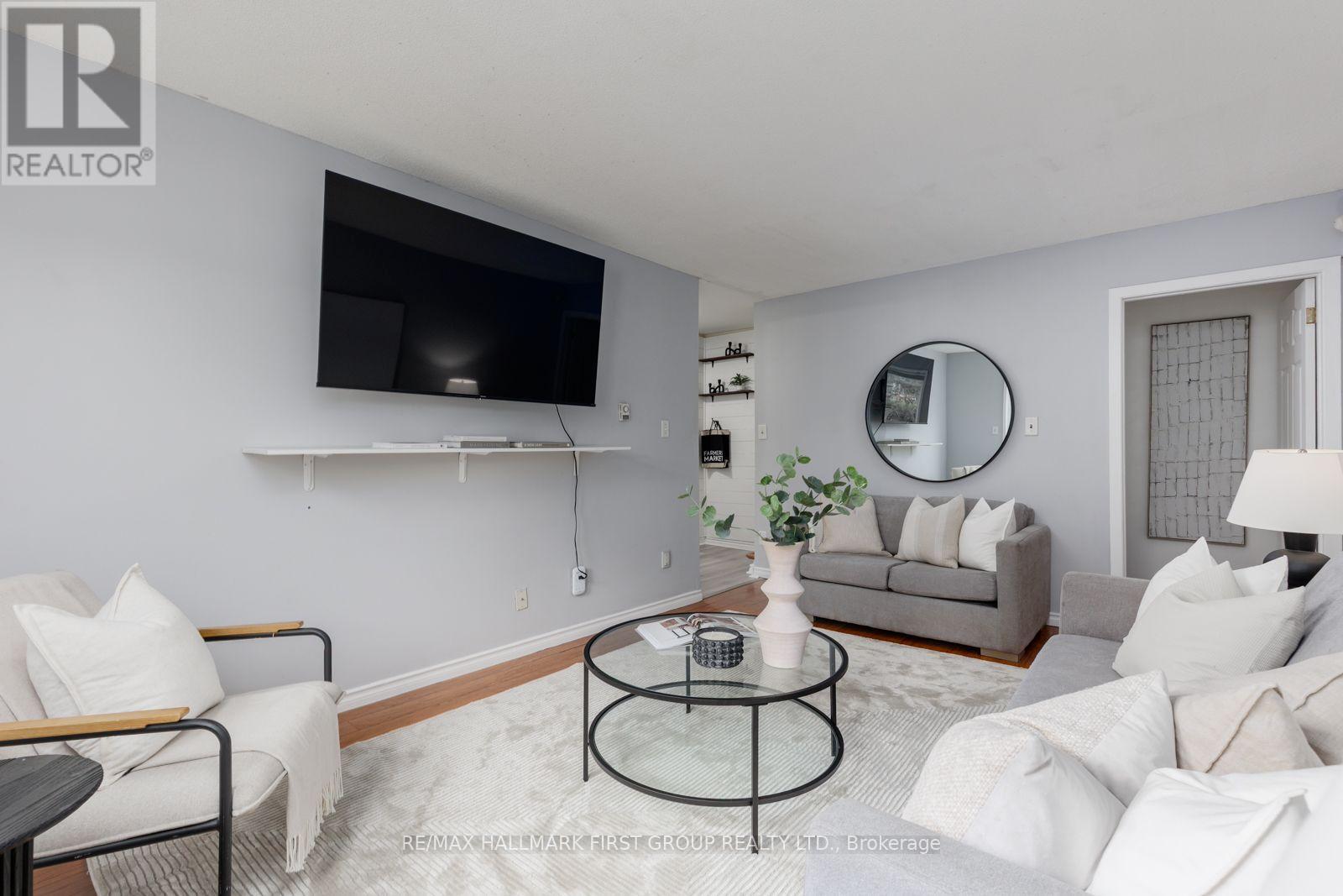 45 - 1300 Oxford Street, Oshawa, ON - Indoor Photo Showing Living Room
