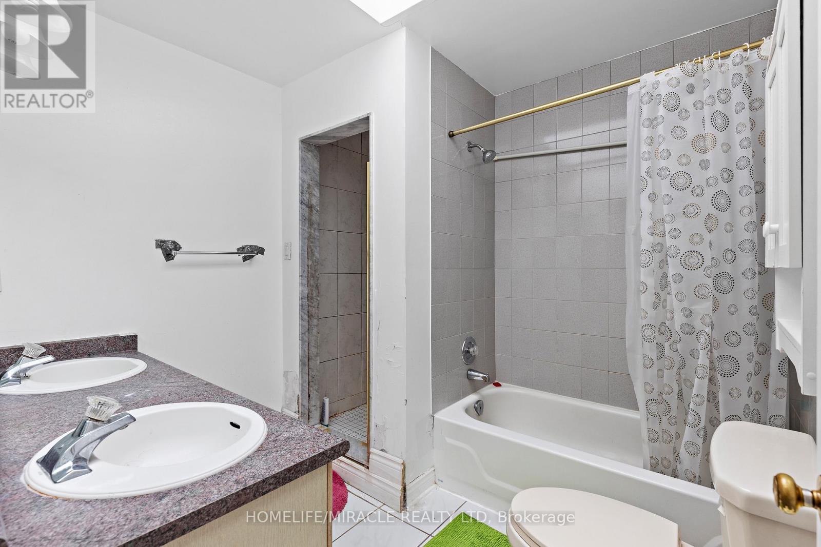33 Torrens Avenue, Toronto, ON - Indoor Photo Showing Bathroom