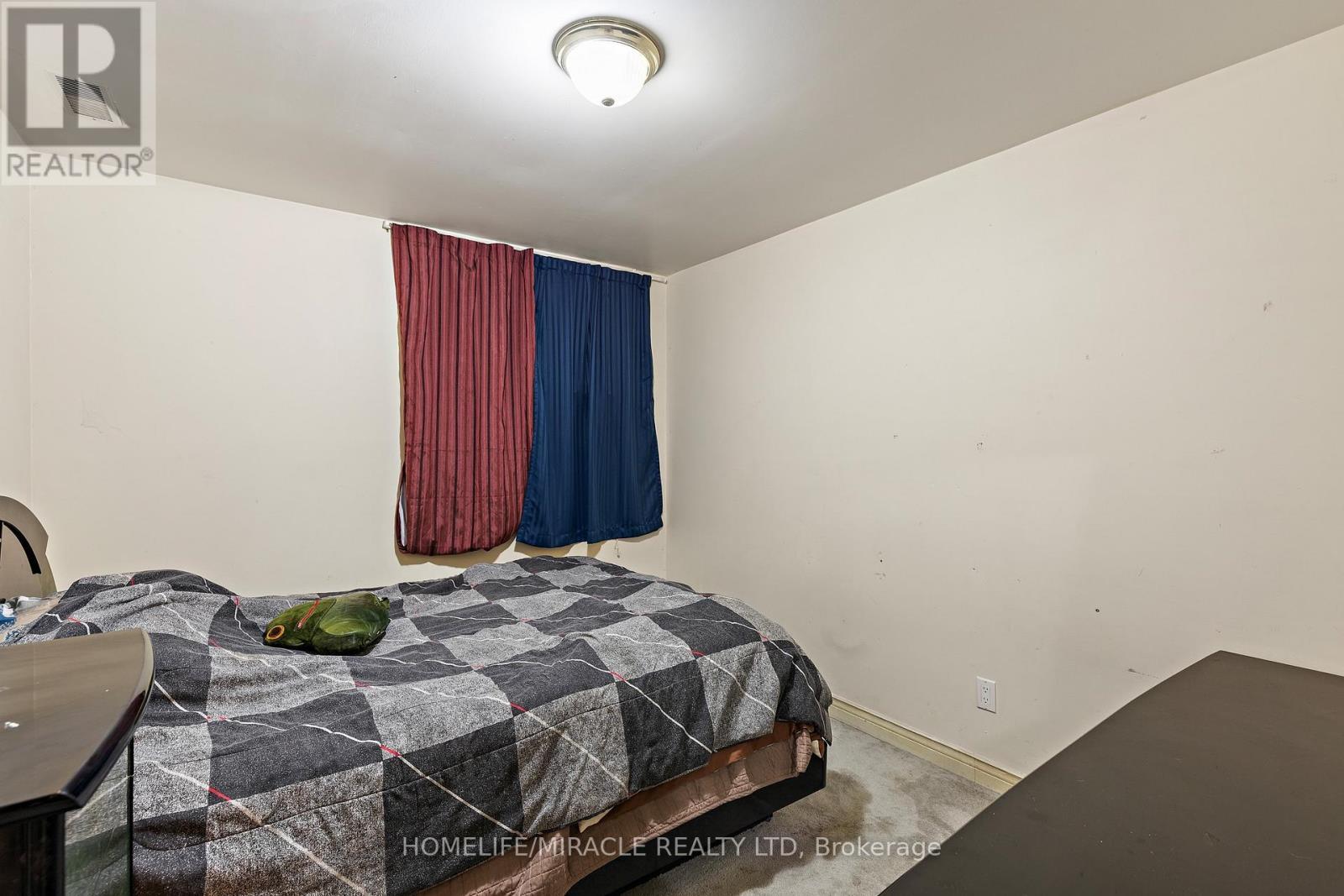 33 Torrens Avenue, Toronto, ON - Indoor Photo Showing Bedroom