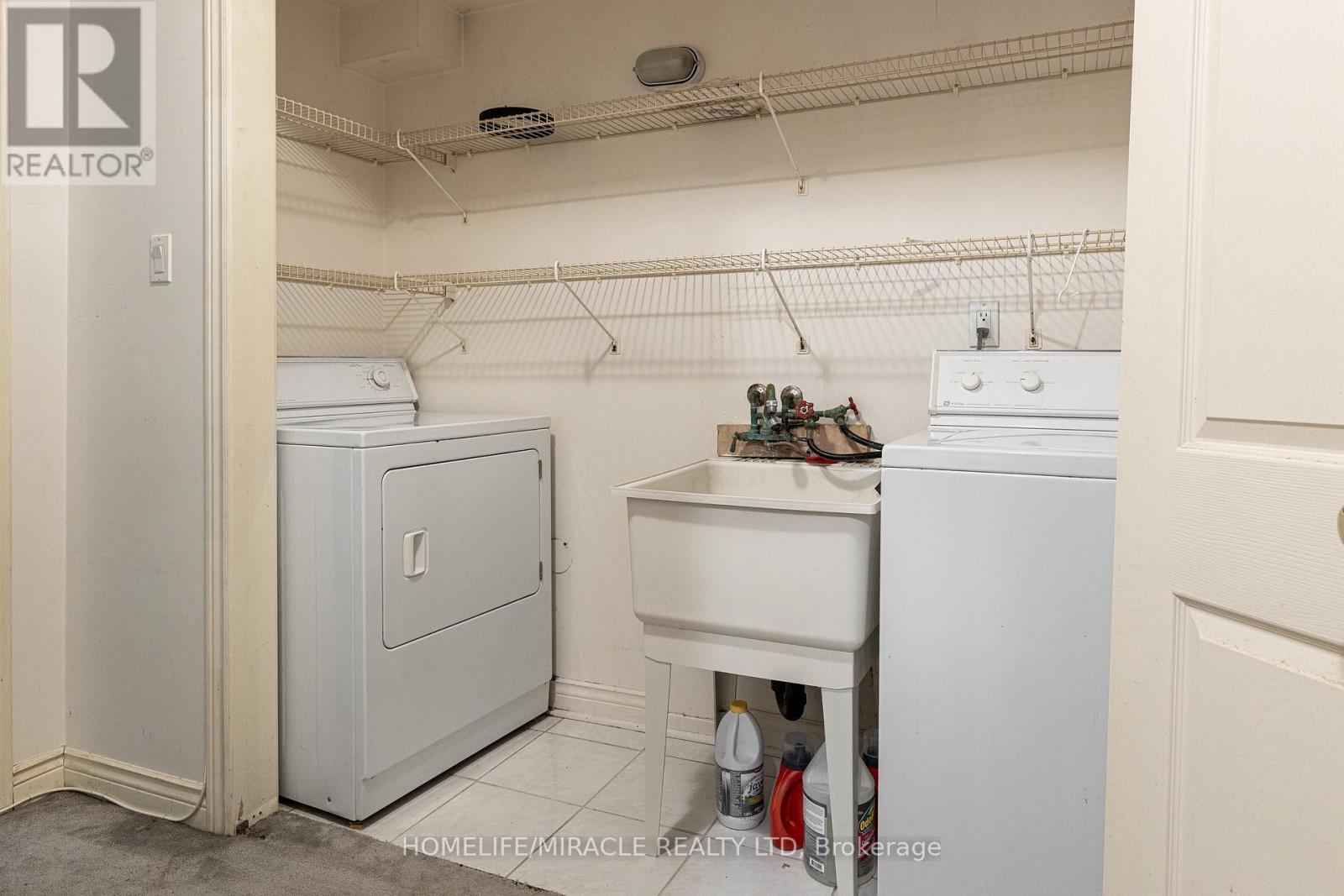 33 Torrens Avenue, Toronto, ON - Indoor Photo Showing Laundry Room