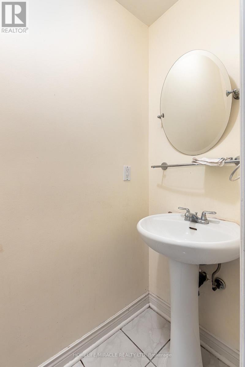 33 Torrens Avenue, Toronto, ON - Indoor Photo Showing Bathroom
