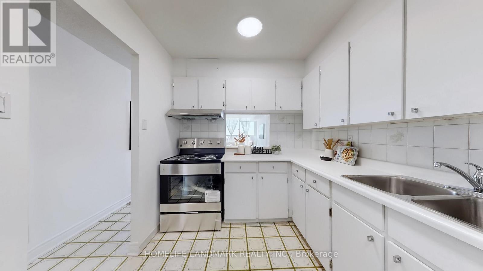 1907 - 2365 Kennedy Road, Toronto, ON - Indoor Photo Showing Kitchen With Double Sink