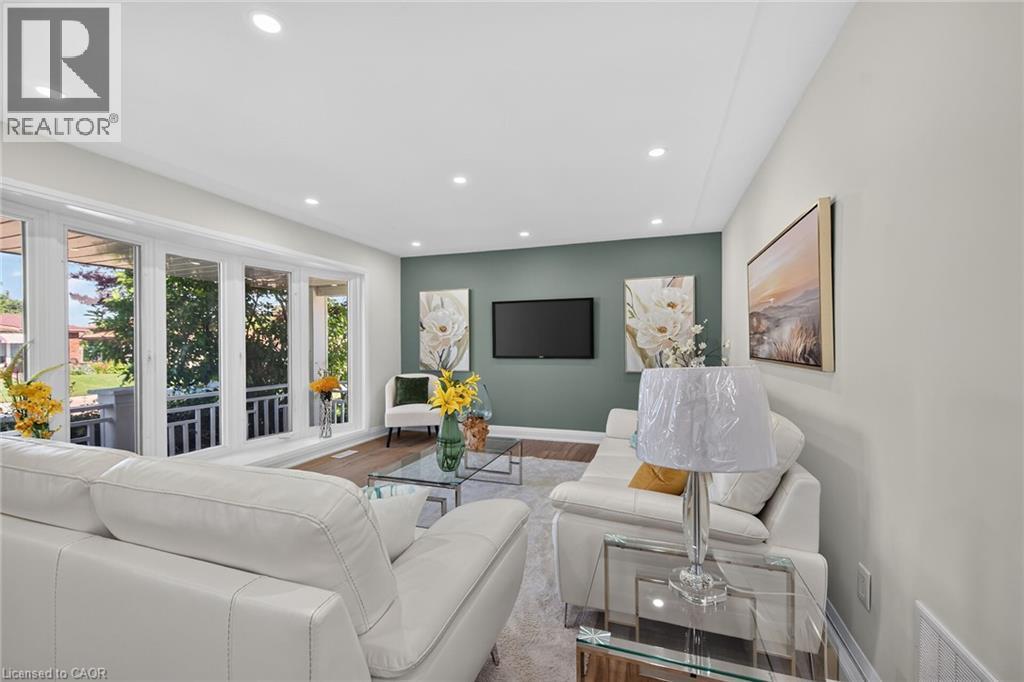 Expansive living area featuring recessed lighting, light-toned walls, and wood-finish flooring - 101 Loyalist Drive, Hamilton, ON - Indoor Photo Showing Living Room
