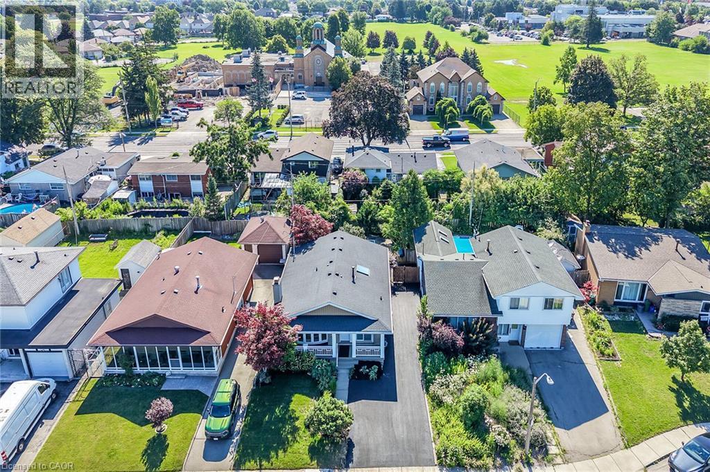 Residential neighborhood featuring a variety of architectural styles, mature trees, and green spaces - 101 Loyalist Drive, Hamilton, ON - Outdoor