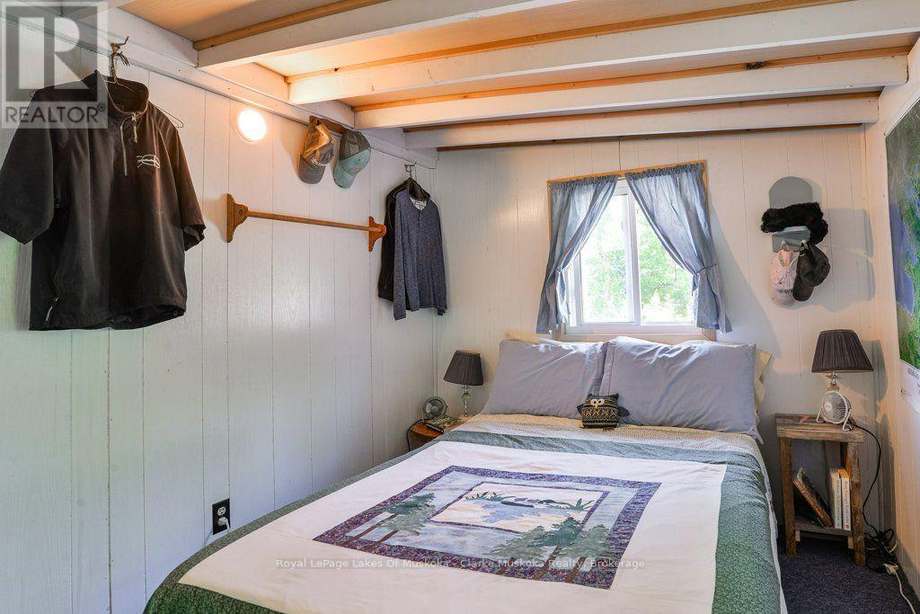 1st Bedroom - 25744 Georgian Bay Shr, Georgian Bay (Gibson), ON - Indoor Photo Showing Bedroom