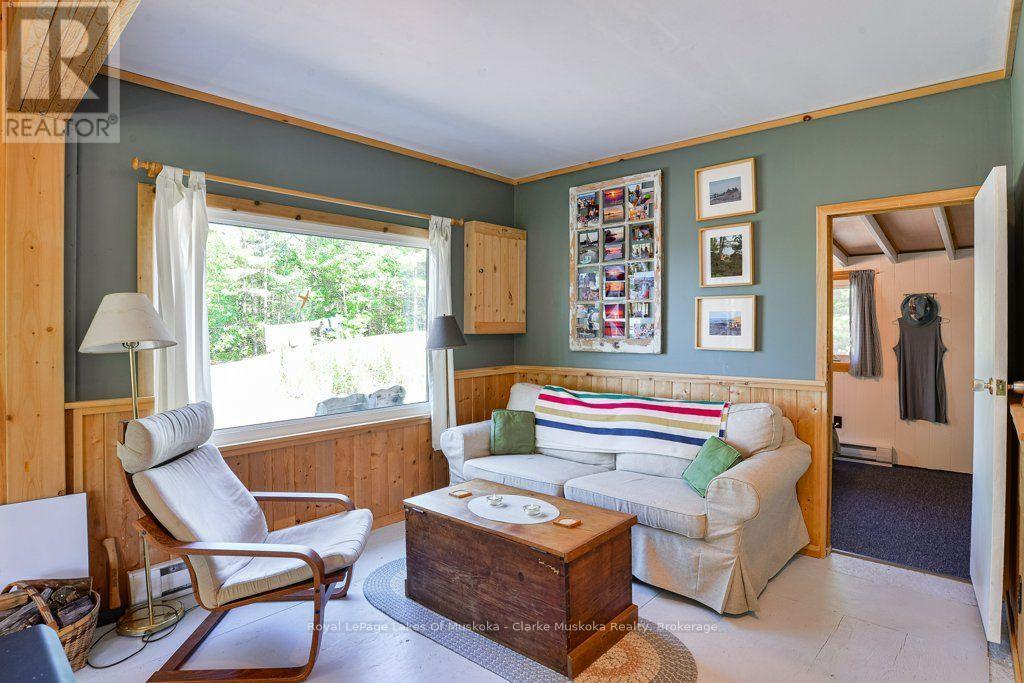 25744 Georgian Bay Shr, Georgian Bay (Gibson), ON - Indoor Photo Showing Living Room