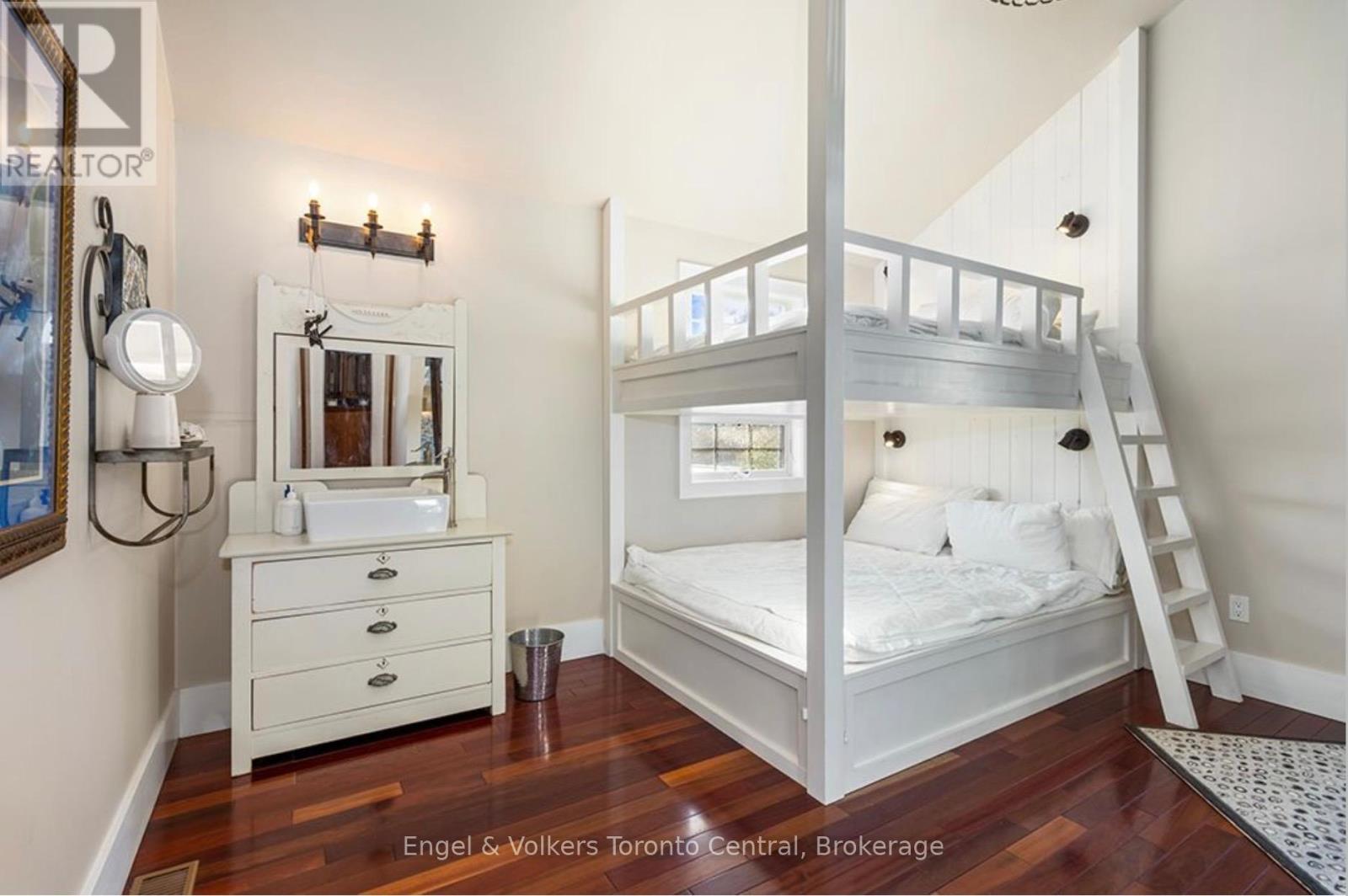 385073 4Th Conc A Road, Grey Highlands, ON - Indoor Photo Showing Bedroom