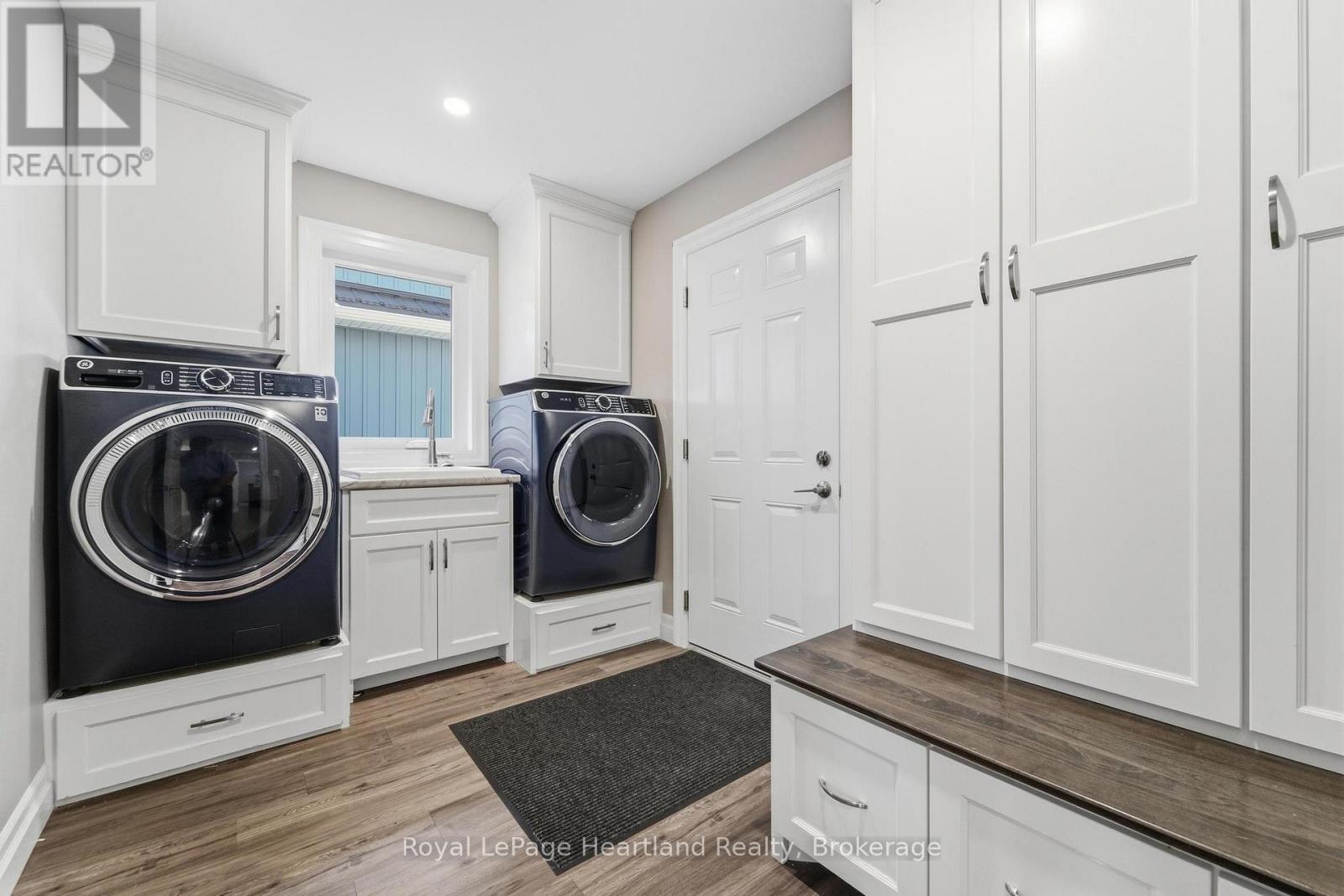 250 Wellington Street, North Huron (Blyth), ON - Indoor Photo Showing Laundry Room