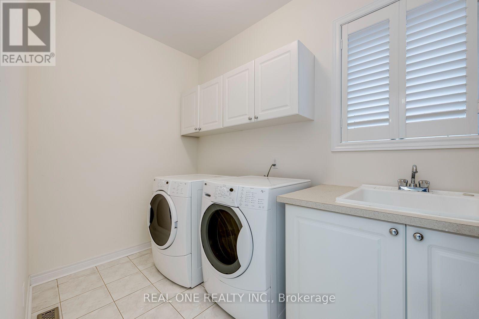 1387 Ferncrest Road, Oakville, ON - Indoor Photo Showing Laundry Room