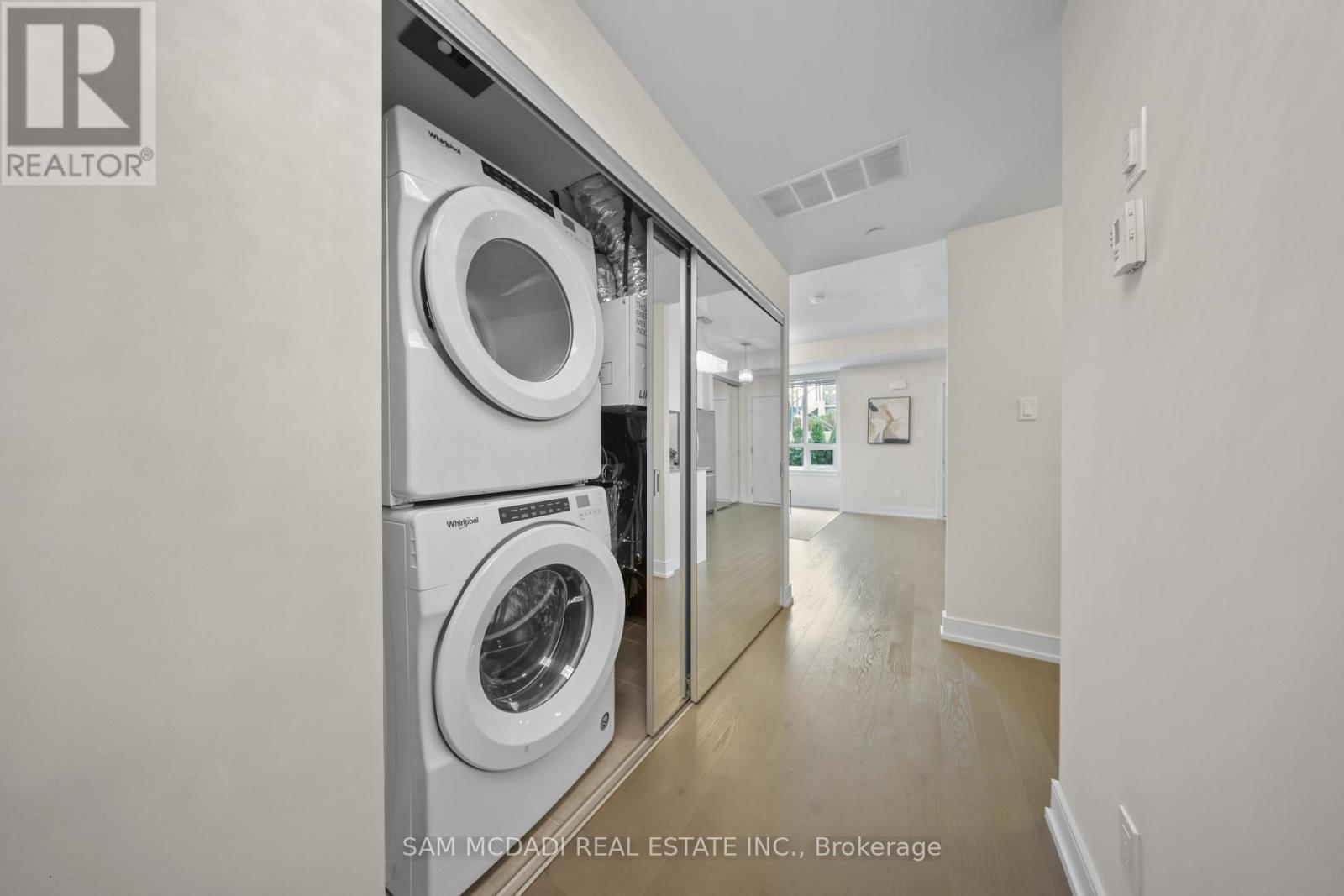 1 - 670 Atwater Avenue, Mississauga, ON - Indoor Photo Showing Laundry Room