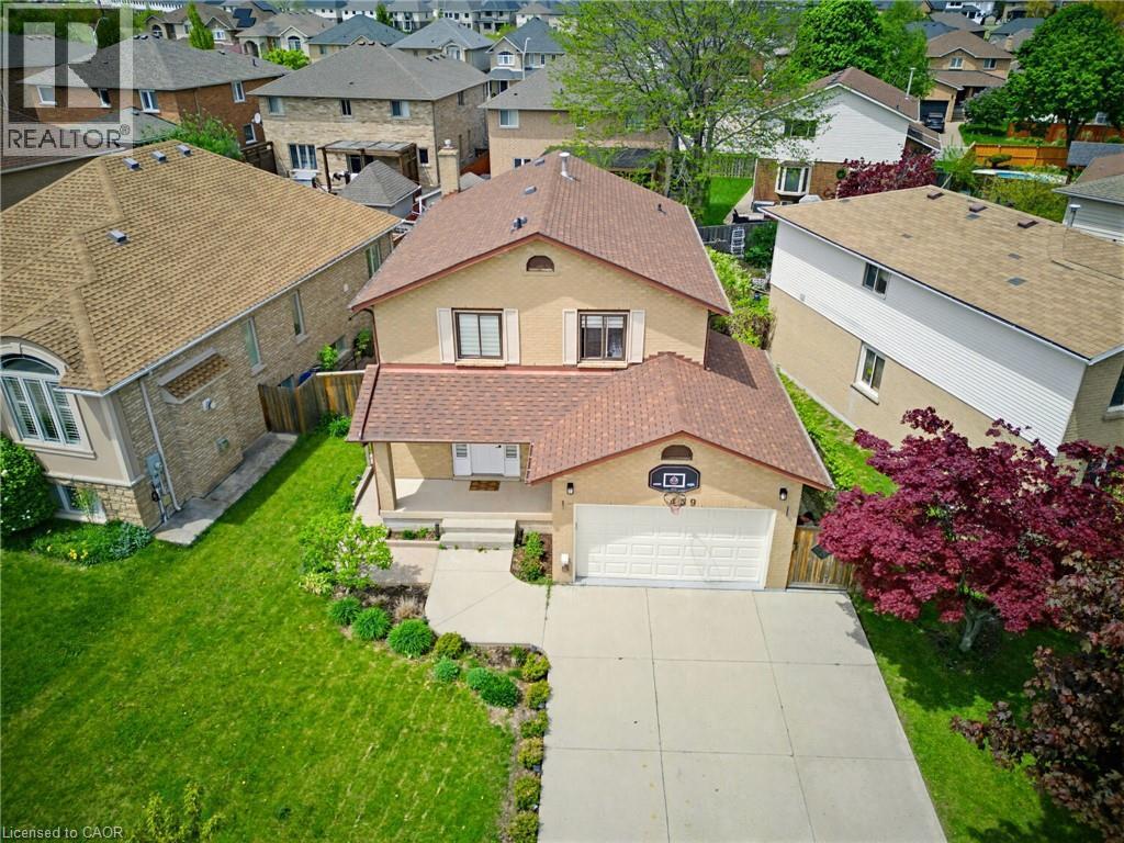 459 Dicenzo Drive, Hamilton, ON - Outdoor