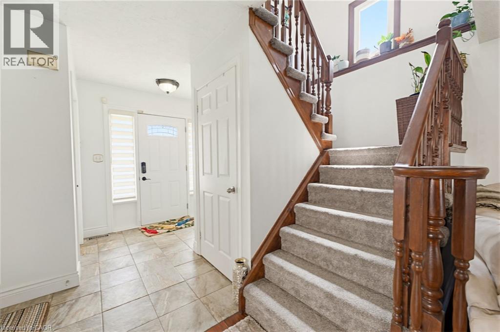 459 Dicenzo Drive, Hamilton, ON - Indoor Photo Showing Other Room
