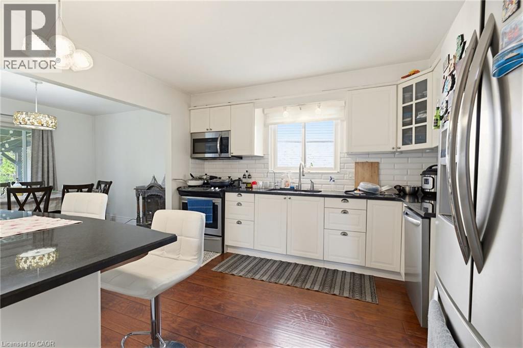 459 Dicenzo Drive, Hamilton, ON - Indoor Photo Showing Kitchen